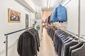 Elegant Shop in Le Marais - Image 5