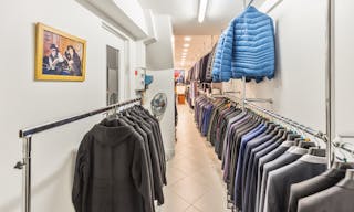 Elegant Shop in Le Marais - Image 5