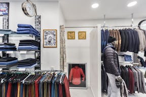 Elegant Shop in Le Marais - Image 7