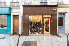 Elegant Shop in Le Marais - Image 9