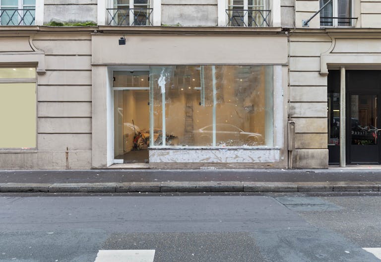 Elegant Boutique near Opera - Image 0