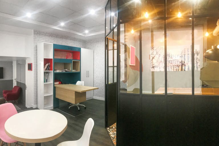 Elegant Boutique near Opera - Image 1