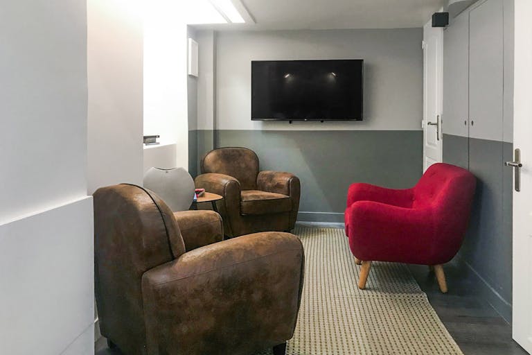 Elegant Boutique near Opera - Image 2