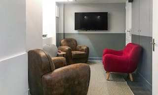 Elegant Boutique near Opera - Image 2