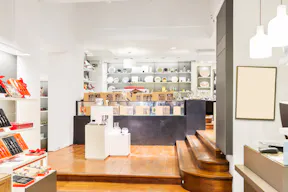 Premium Boutique in Madeleine - Image 2