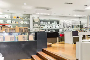 Premium Boutique in Madeleine - Image 3