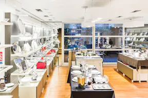 Premium Boutique in Madeleine - Image 5