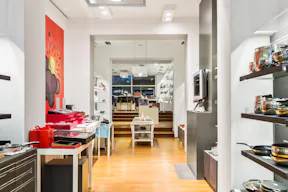 Premium Boutique in Madeleine - Image 7