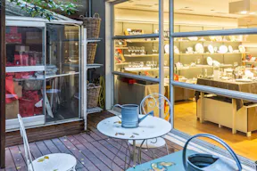 Premium Boutique in Madeleine - Image 9