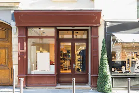 Premium Boutique in Madeleine - Image 10