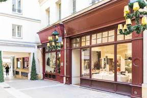 Premium Boutique in Madeleine - Image 11