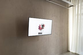 Atypical design gallery & shooting space in the Marais - Image 9