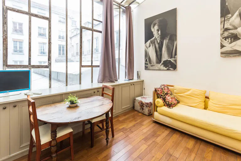 Contemporary Art Gallery in Le Marais - Image 2
