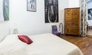 Contemporary Art Gallery in Le Marais - Image 7