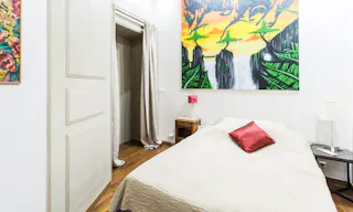 Contemporary Art Gallery in Le Marais - Image 8