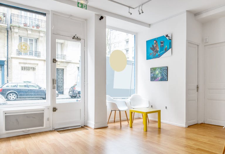 Elegant Art Gallery near Gambetta - Image 3