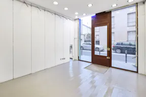 Sophisticated Boutique in the Parisian Suburb - Image 2