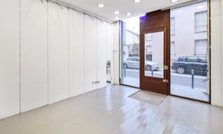 Sophisticated Boutique in the Parisian Suburb - Image 2