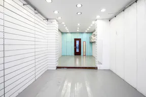 Sophisticated Boutique in the Parisian Suburb - Image 3