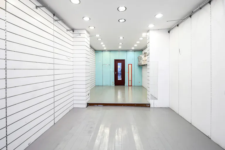 Sophisticated Boutique in the Parisian Suburb - Image 3