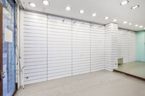 Sophisticated Boutique in the Parisian Suburb - Image 6