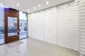 Sophisticated Boutique in the Parisian Suburb - Image 7