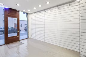 Sophisticated Boutique in the Parisian Suburb - Image 7