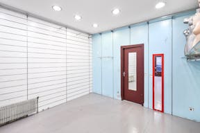 Sophisticated Boutique in the Parisian Suburb - Image 8