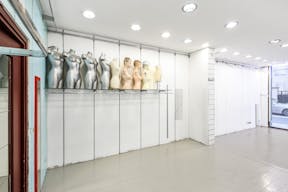 Sophisticated Boutique in the Parisian Suburb - Image 10