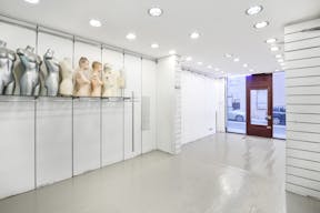 Sophisticated Boutique in the Parisian Suburb - Image 11