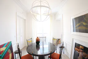 Gorgeous Apartment near Opera - Image 5
