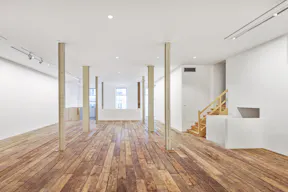 Sophisticated Space in the 6th District - Image 2