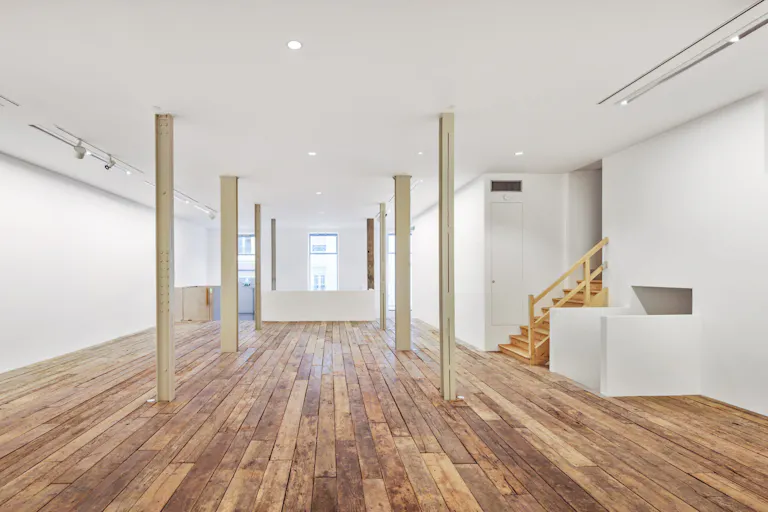 Sophisticated Space in the 6th District - Image 2