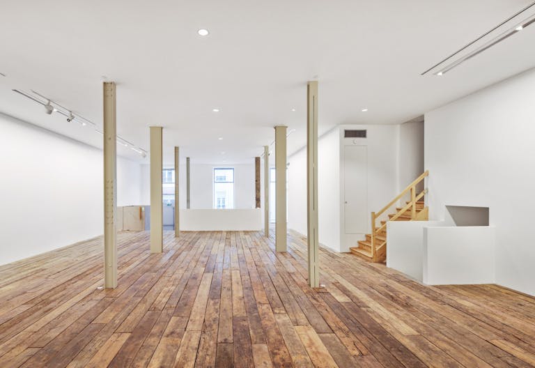 Sophisticated Space in the 6th District - Image 2