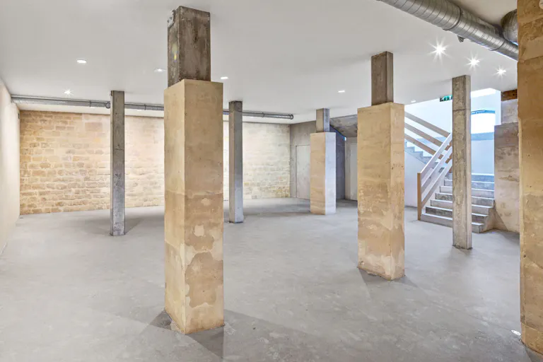 Sophisticated Space in the 6th District - Image 3