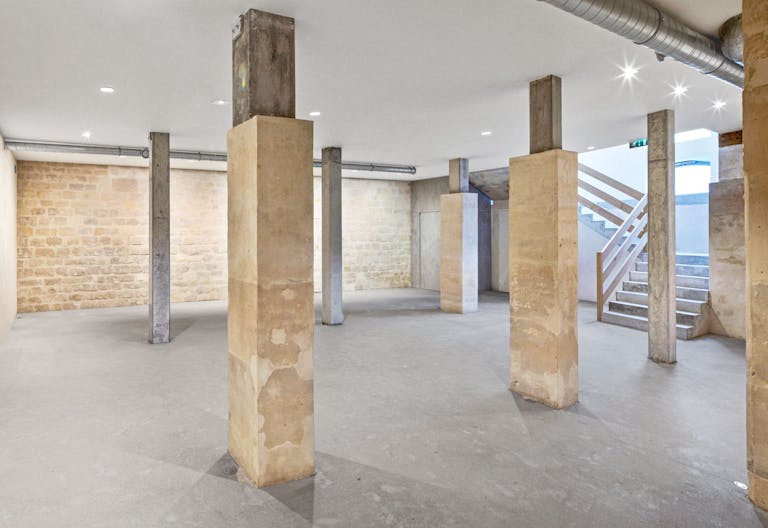 Sophisticated Space in the 6th District - Image 3