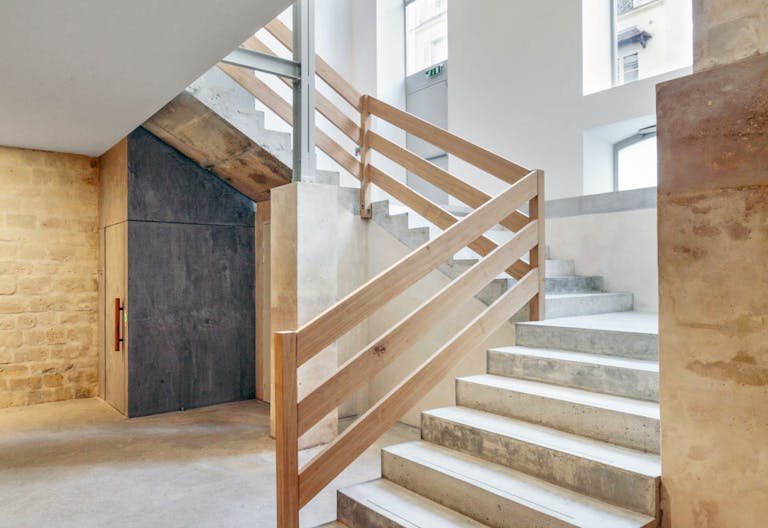 Sophisticated Space in the 6th District - Image 4