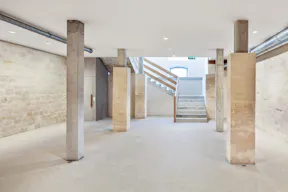 Sophisticated Space in the 6th District - Image 7