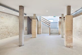 Sophisticated Space in the 6th District - Image 7