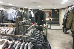 Tasteful Boutique near Pigalle - Image 0