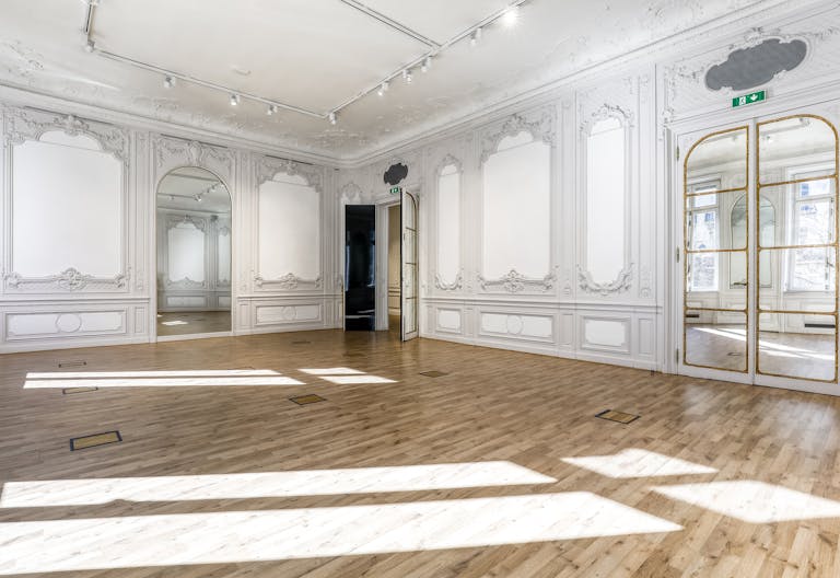 Gorgeous Space near Charles de Gaulle - Image 1