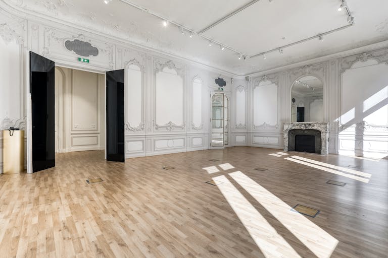 Gorgeous Space near Charles de Gaulle - Image 3