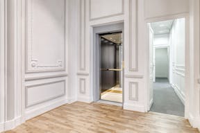 Gorgeous Space near Charles de Gaulle - Image 15