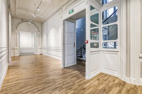 Gorgeous Space near Charles de Gaulle - Image 16