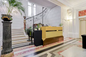 Gorgeous Space near Charles de Gaulle - Image 18
