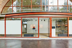 Sophisticated Art Gallery near Bastille - Image 3
