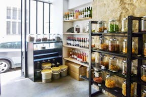 Tasteful Boutique in Le Marais - Image 2