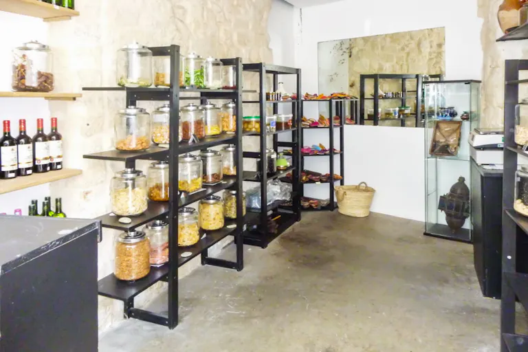 Tasteful Boutique in Le Marais - Image 3
