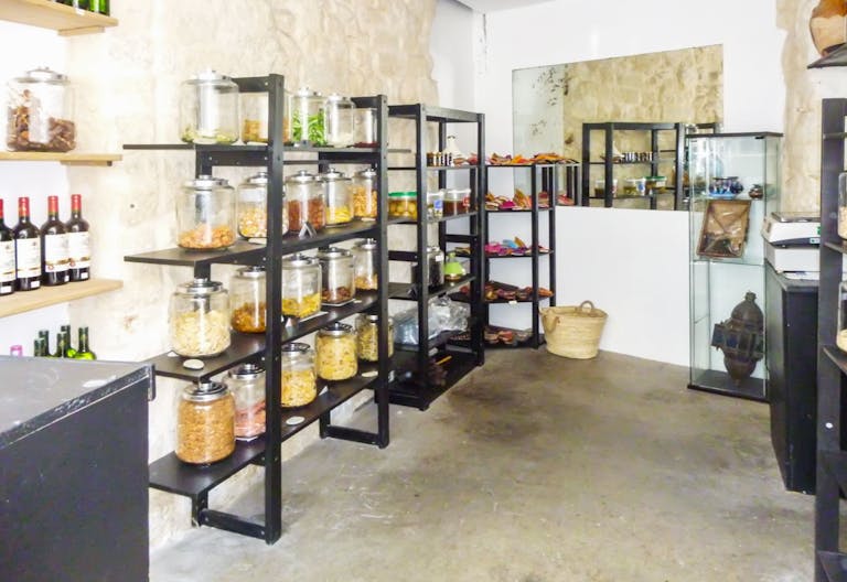 Tasteful Boutique in Le Marais - Image 3