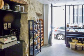Tasteful Boutique in Le Marais - Image 5